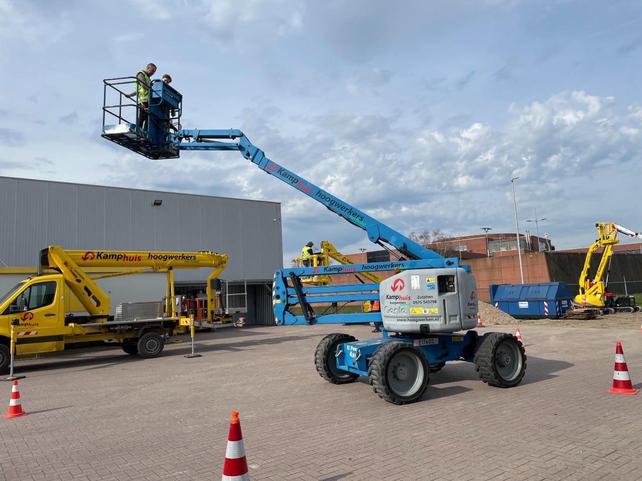 18 meter kniktelescoop - Kamphuis hoogwerkers